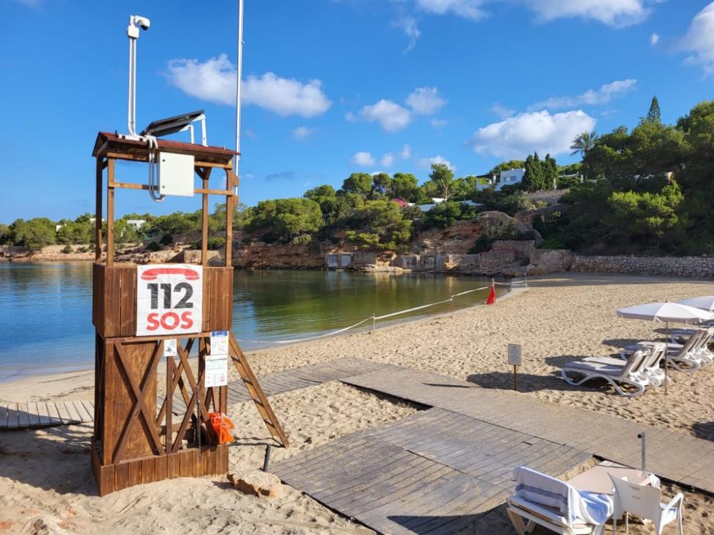  Imatge L’Ajuntament de Sant Antoni tanca al bany la platja de cala Gració per presència del bacteri E. coli