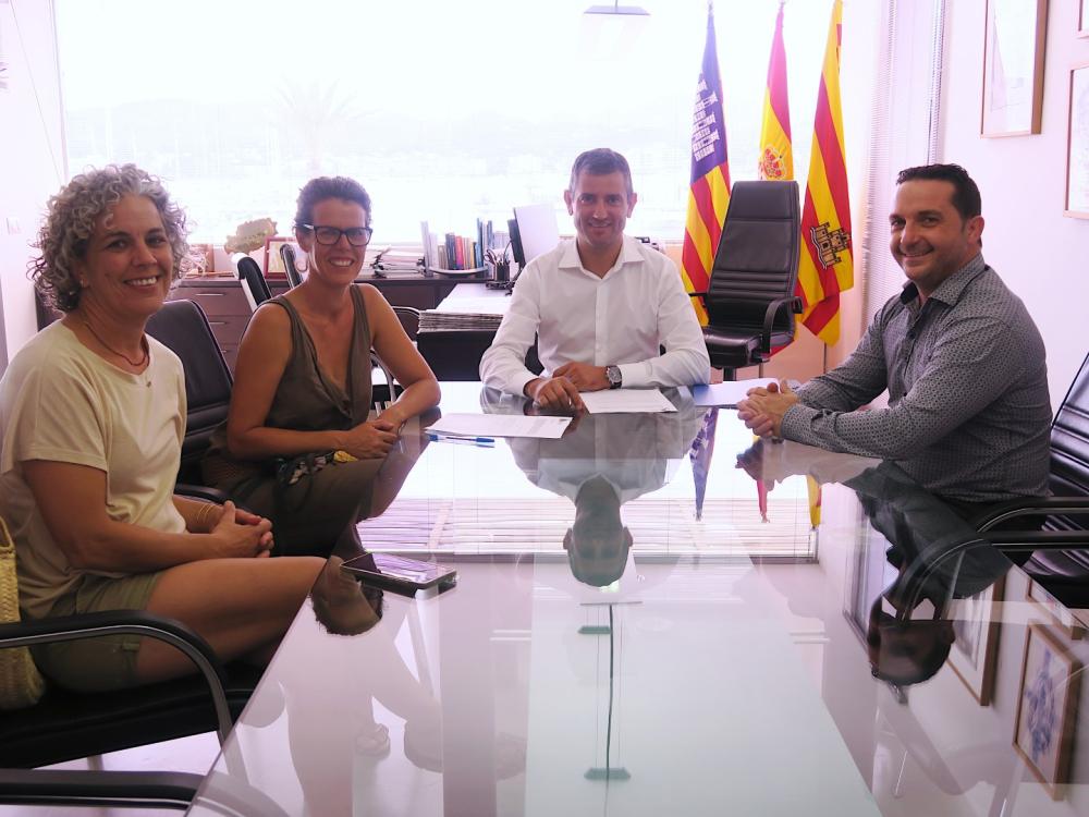  Imatge L'Ajuntament signa el conveni de col·laboració amb APAEEF per dur a terme els horts escolars