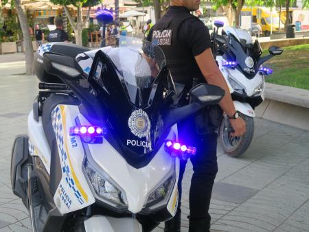 La Policia Local de Sant Antoni deté dos individus per robar dins vehicles