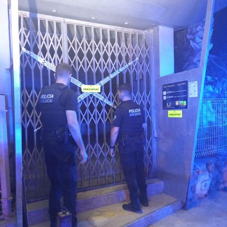 La Policía Local de Sant Antoni precinta un local de Sant Rafel