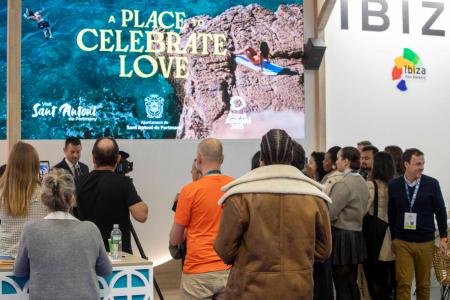 Sant Antoni de Portmany es presenta com una destinació de bodes i llunes de mel a la World Travel Market amb la campanya ‘Sant Antoni, un lloc per celebrar l’amor’